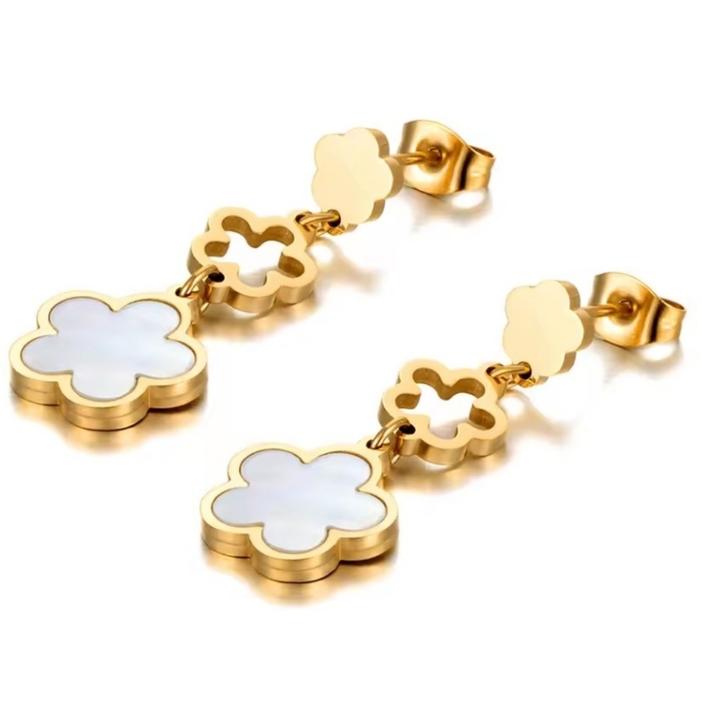 🆕️Gold and White Flower Drop Earrings